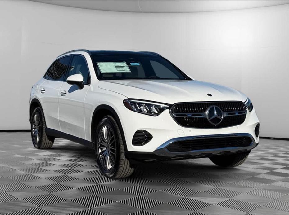 new 2025 Mercedes-Benz GLC 300 car