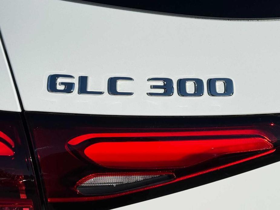 new 2025 Mercedes-Benz GLC 300 car