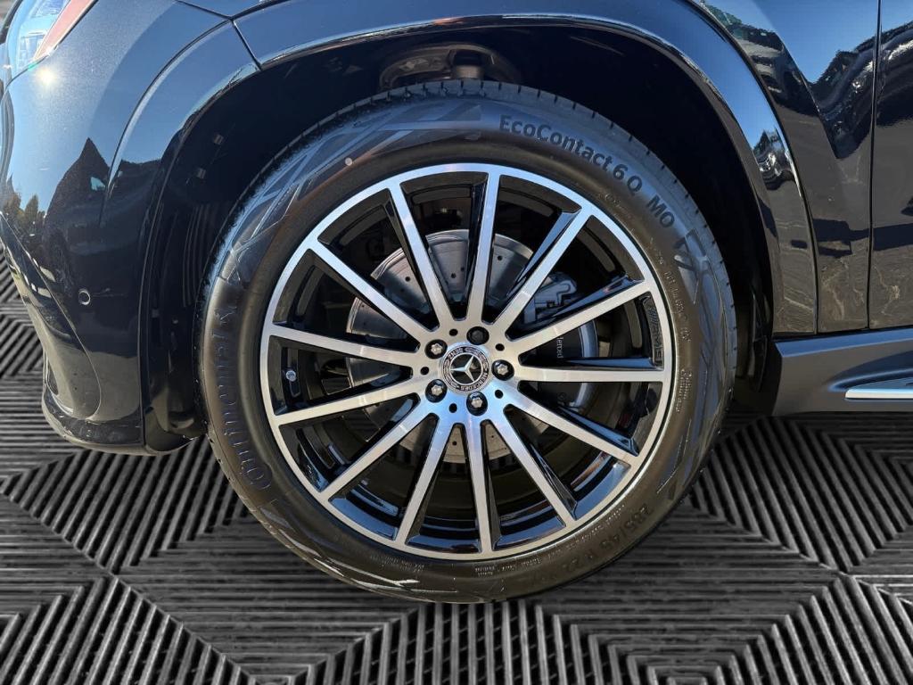 new 2026 Mercedes-Benz GLS 580 car, priced at $122,085