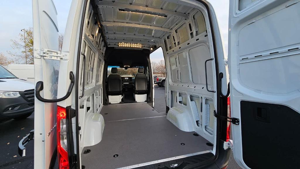 new 2024 Mercedes-Benz Sprinter 2500 car