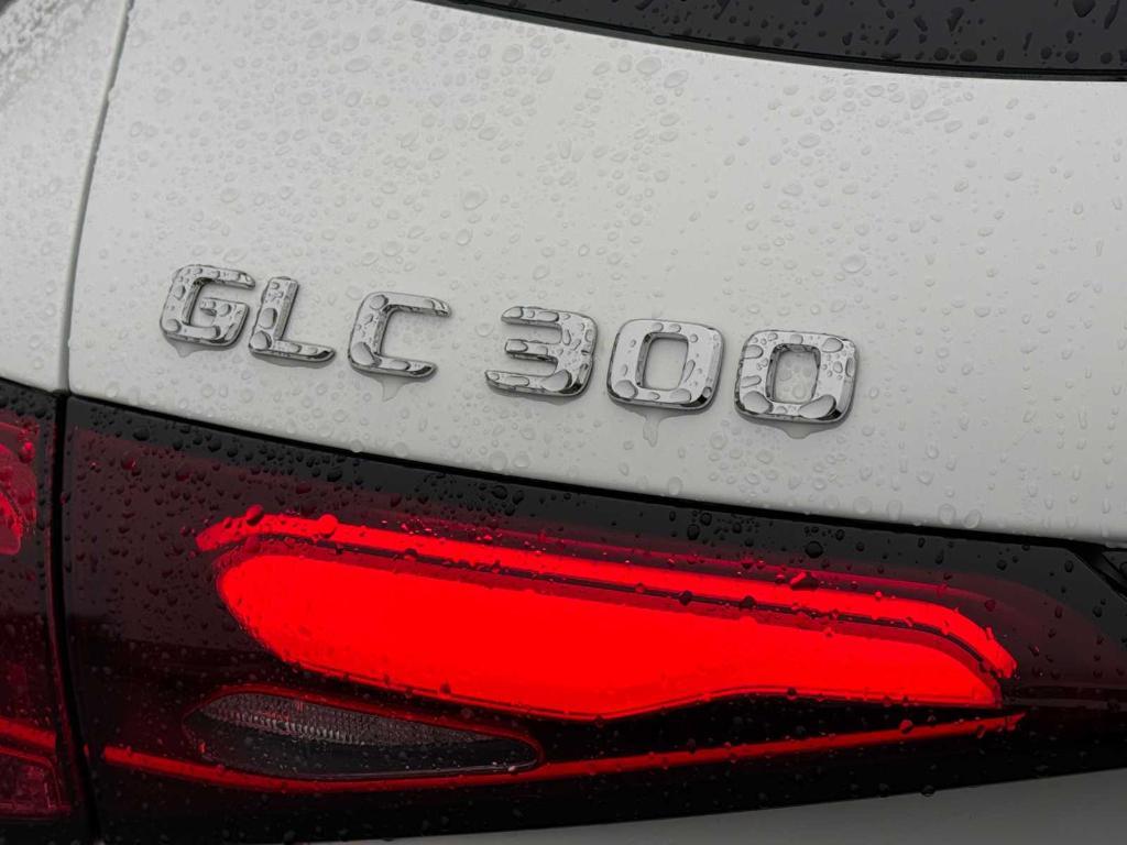 new 2025 Mercedes-Benz GLC 300 car