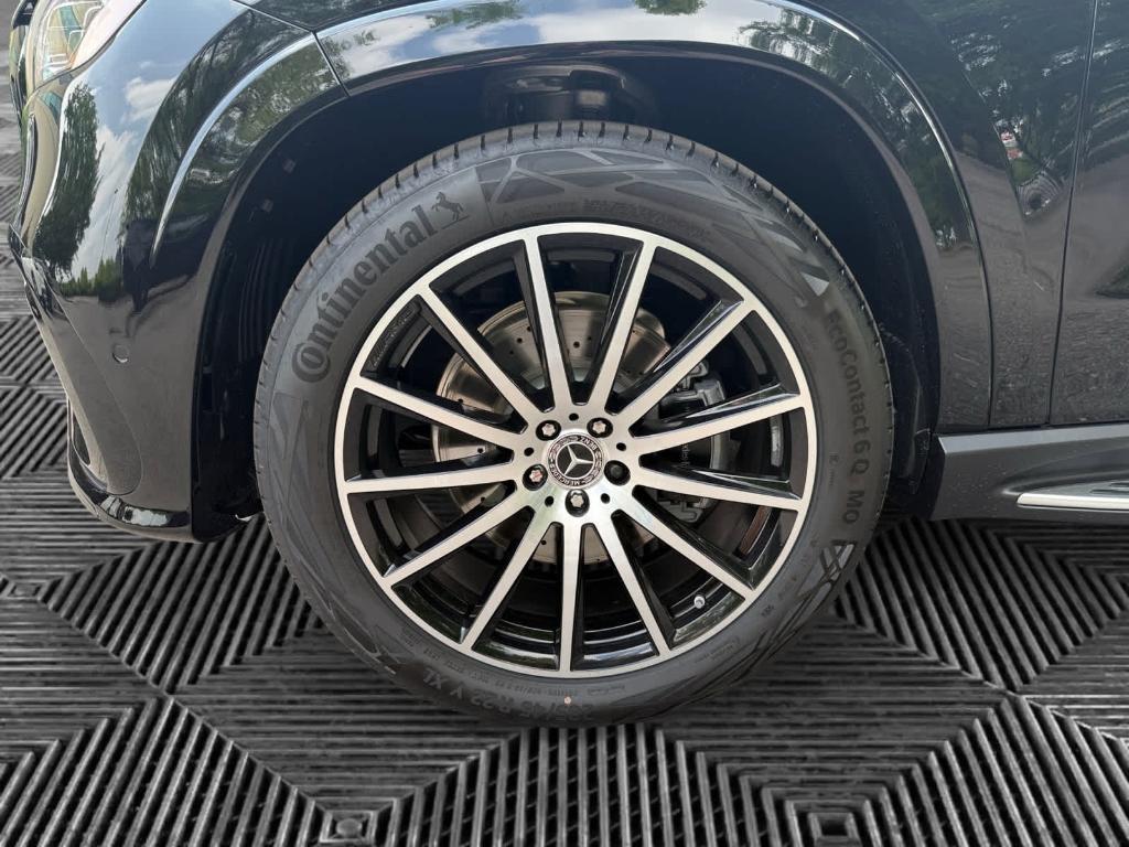 new 2025 Mercedes-Benz GLS 580 car, priced at $120,425