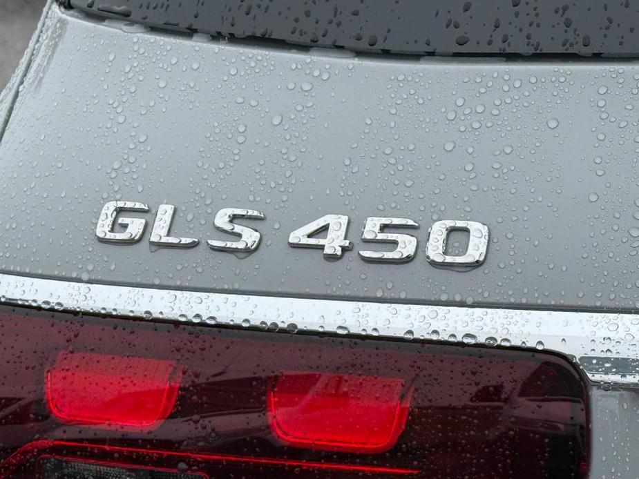 new 2025 Mercedes-Benz GLS 450 car