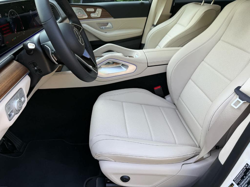 new 2025 Mercedes-Benz GLS 450 car, priced at $91,800