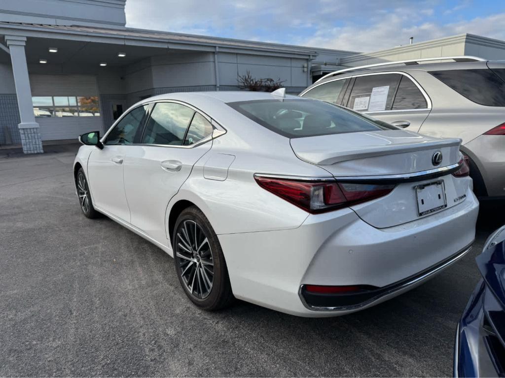 used 2023 Lexus ES 300h car, priced at $44,000