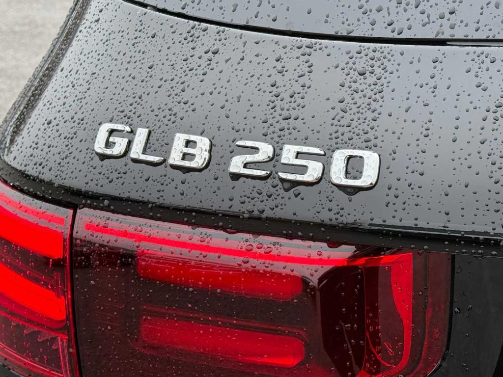 new 2025 Mercedes-Benz GLB 250 car, priced at $51,095