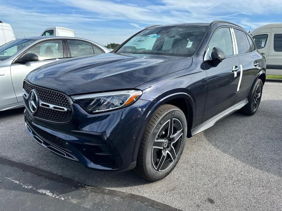 new 2024 Mercedes-Benz GLC 300 car