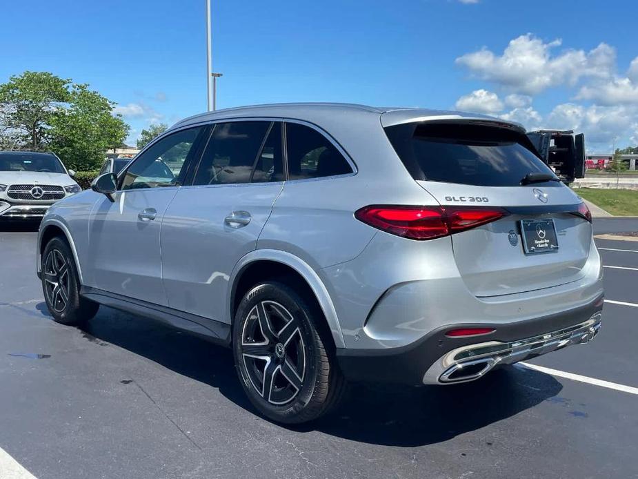 new 2024 Mercedes-Benz GLC 300 car