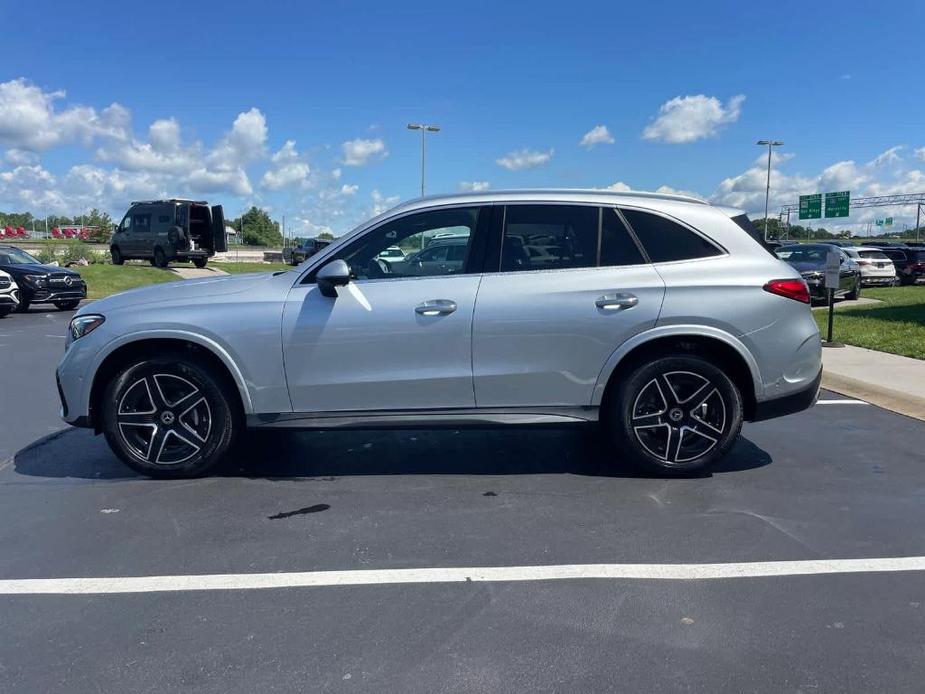 new 2024 Mercedes-Benz GLC 300 car