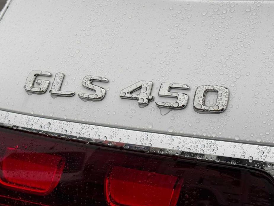 new 2025 Mercedes-Benz GLS 450 car