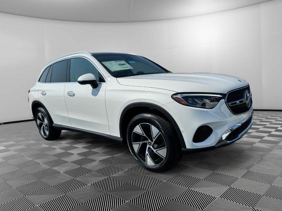 new 2024 Mercedes-Benz GLC 300 car