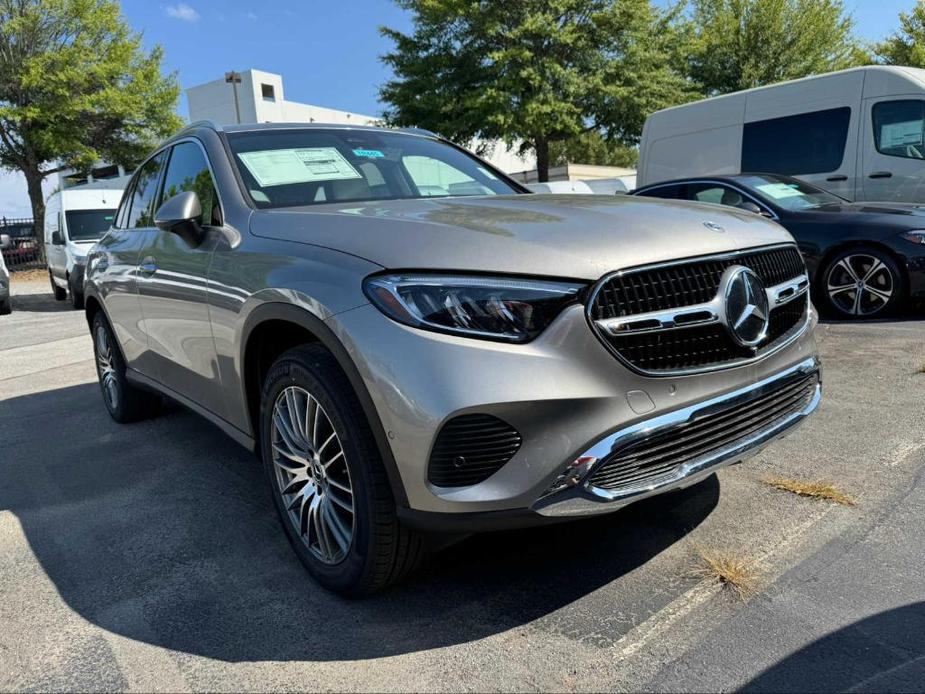 new 2024 Mercedes-Benz GLC 300 car