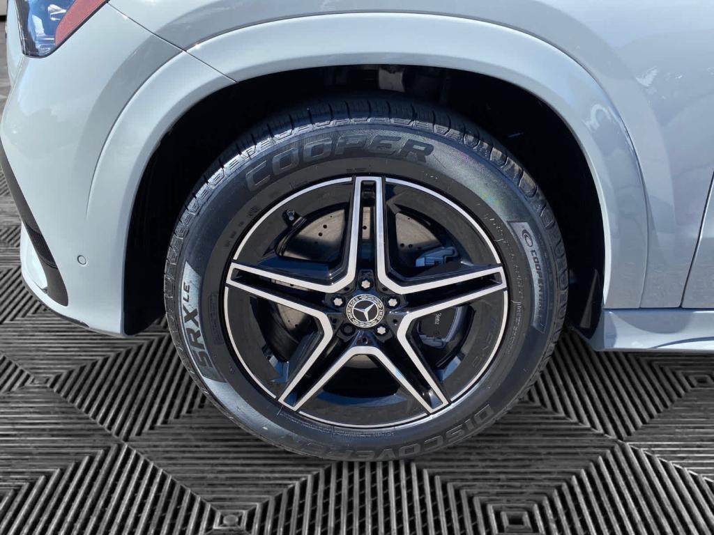 new 2025 Mercedes-Benz GLE 580 car, priced at $102,280