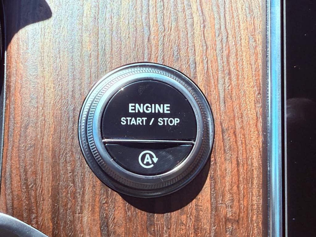 new 2025 Mercedes-Benz GLC 300 car, priced at $62,995