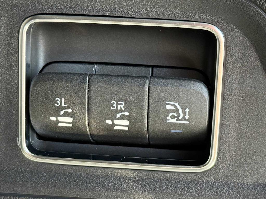 new 2025 Mercedes-Benz GLS 580 car, priced at $117,695