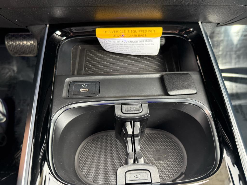 new 2025 Mercedes-Benz GLB 250 car, priced at $49,595