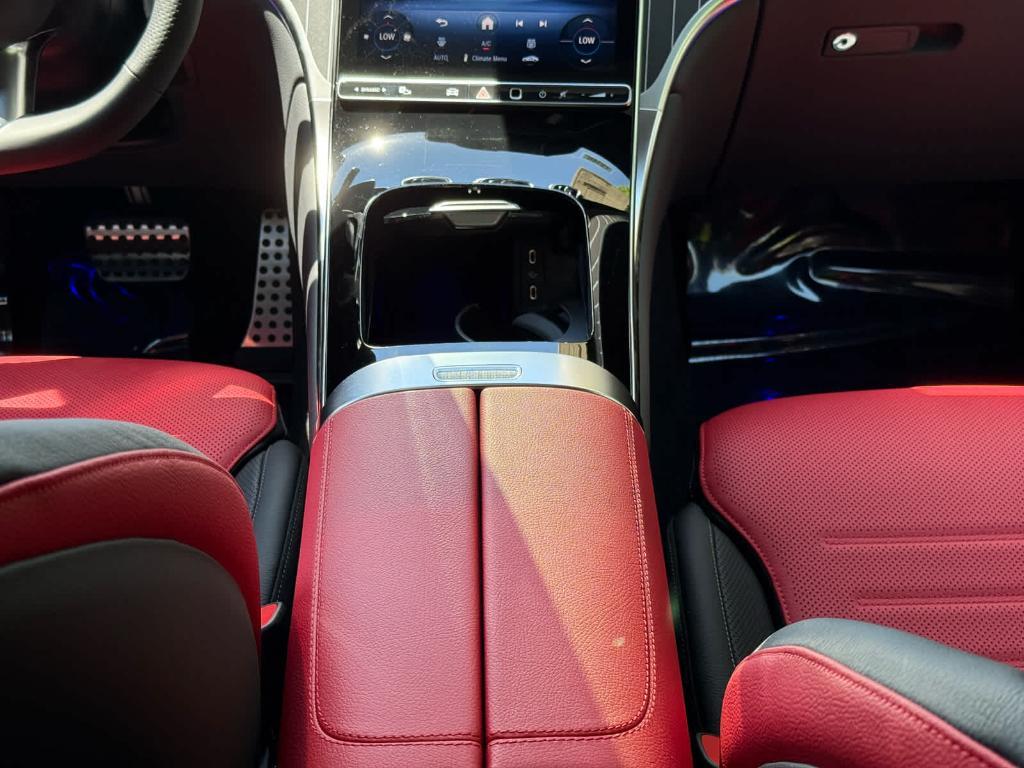 new 2025 Mercedes-Benz GLC 300 car, priced at $71,365