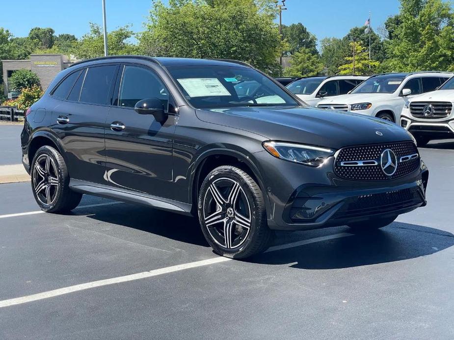 new 2024 Mercedes-Benz GLC 300 car