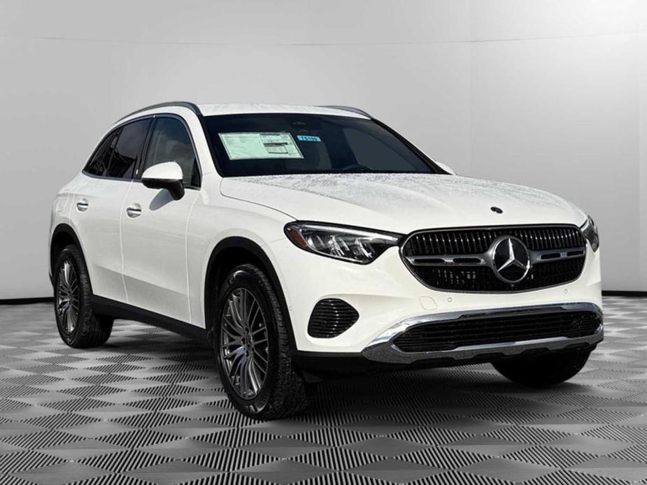 new 2025 Mercedes-Benz GLC 300 car