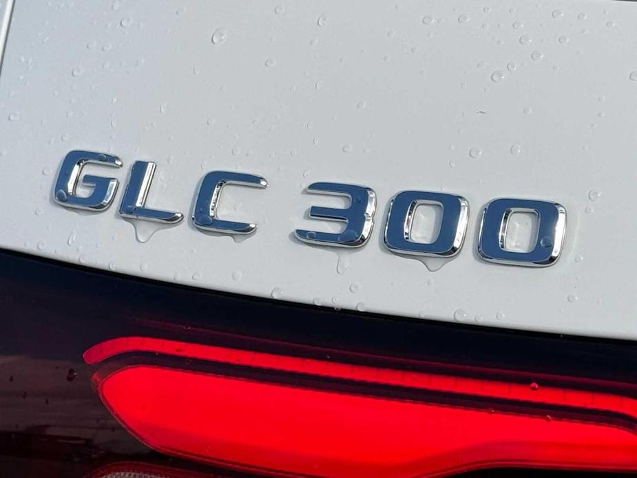 new 2025 Mercedes-Benz GLC 300 car