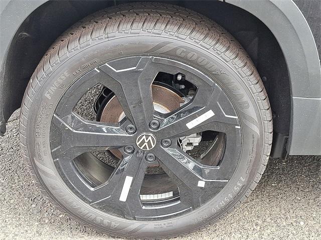 new 2025 Volkswagen Taos car, priced at $37,456