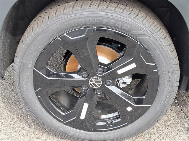 new 2025 Volkswagen Taos car, priced at $37,326