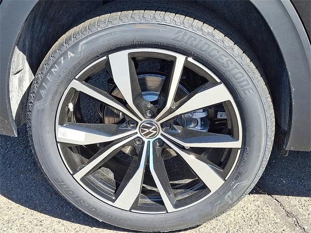 new 2025 Volkswagen Atlas car, priced at $56,136