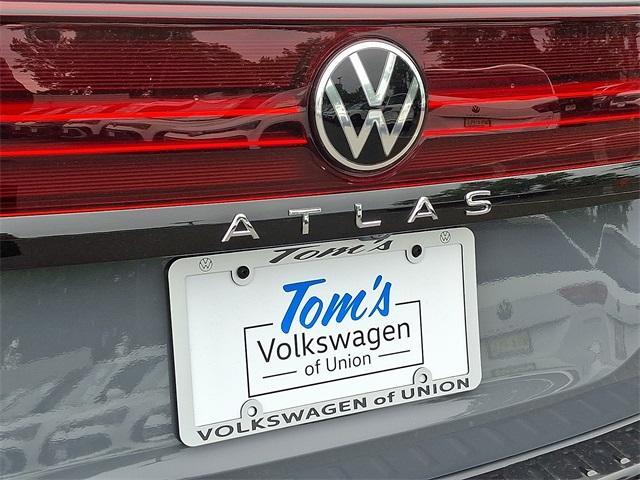 new 2025 Volkswagen Atlas car, priced at $49,876