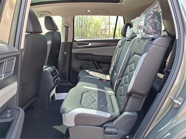 new 2025 Volkswagen Atlas car, priced at $48,656