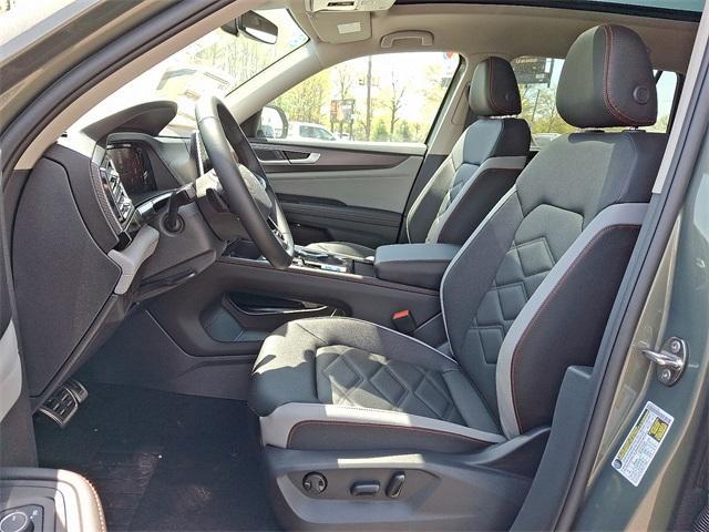 new 2025 Volkswagen Atlas car, priced at $48,656