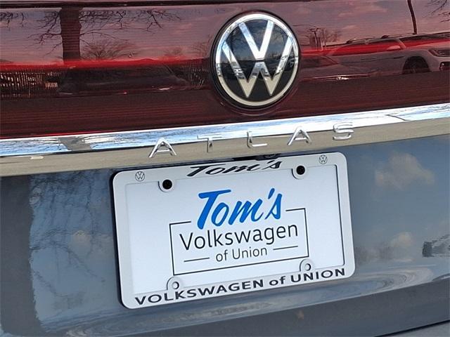 new 2025 Volkswagen Atlas car, priced at $55,780