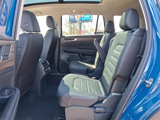 new 2025 Volkswagen Atlas car, priced at $52,229