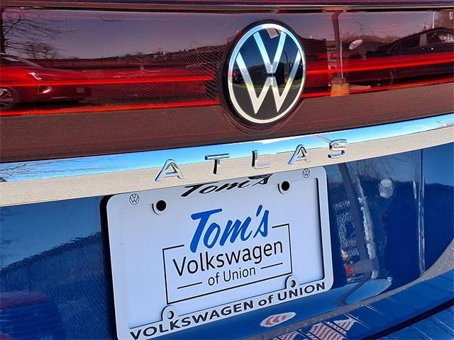 new 2025 Volkswagen Atlas car, priced at $52,229