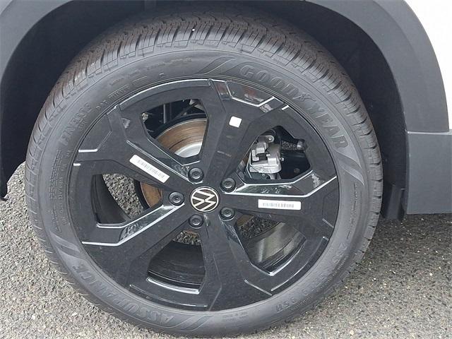 new 2025 Volkswagen Taos car