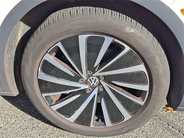 used 2024 Volkswagen ID.4 car, priced at $19,777