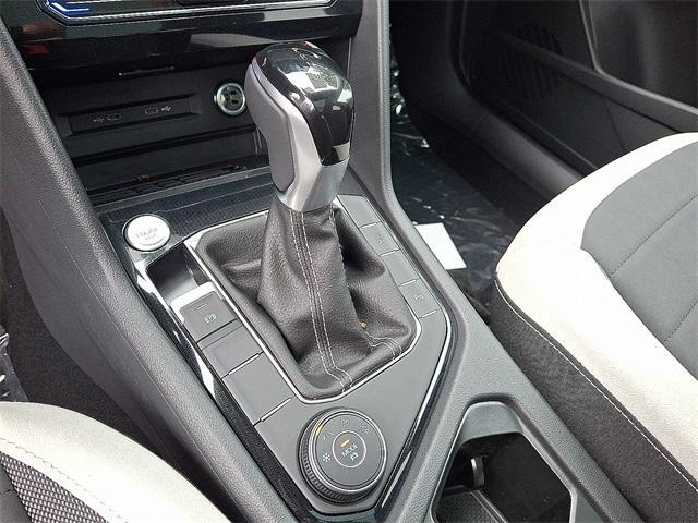 new 2025 Volkswagen Taos car