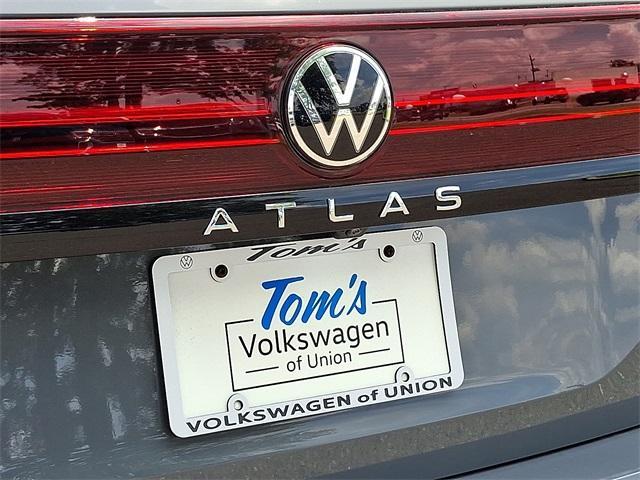 new 2025 Volkswagen Atlas car, priced at $50,041