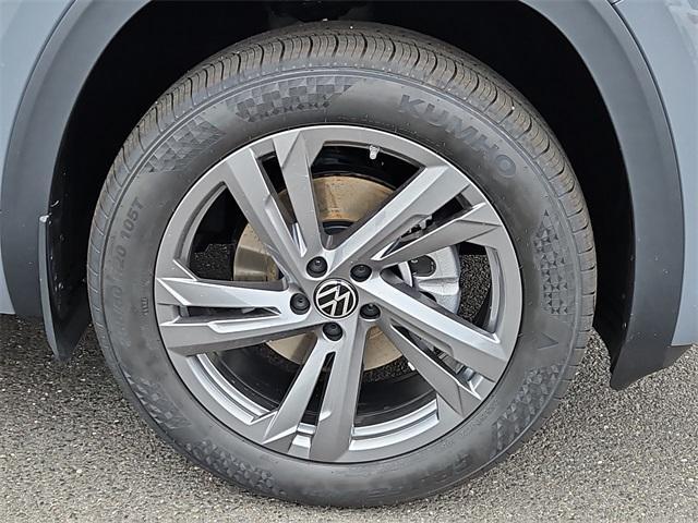 new 2024 Volkswagen Atlas Cross Sport car, priced at $52,648