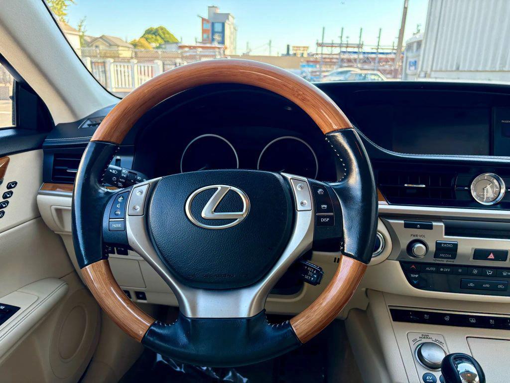 used 2014 Lexus ES 300h car, priced at $12,999