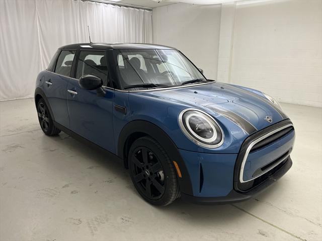 new 2024 MINI Hardtop car, priced at $35,820