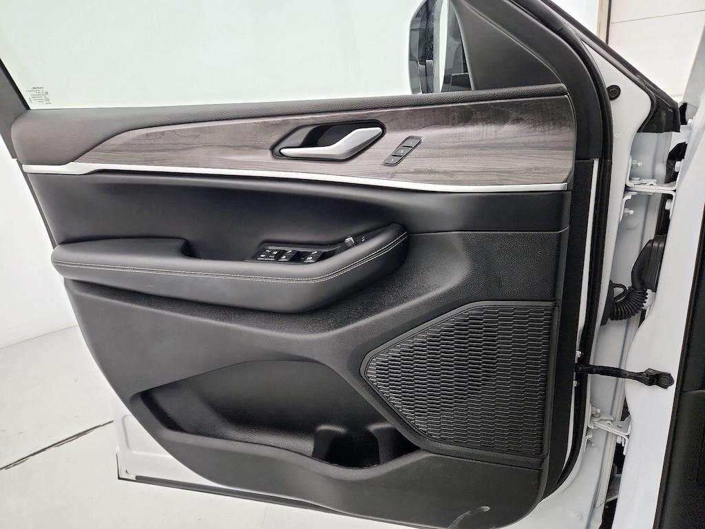 used 2023 Jeep Grand Cherokee car, priced at $32,998