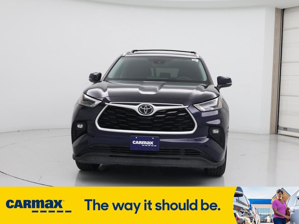 used 2022 Toyota Highlander car, priced at $33,998