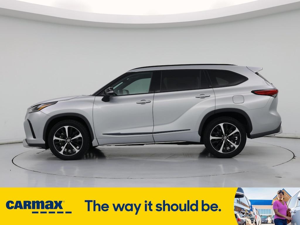 used 2021 Toyota Highlander car, priced at $27,998