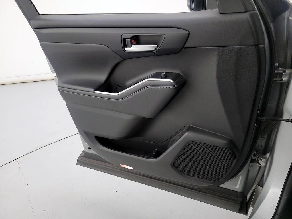 used 2021 Toyota Highlander car, priced at $27,998