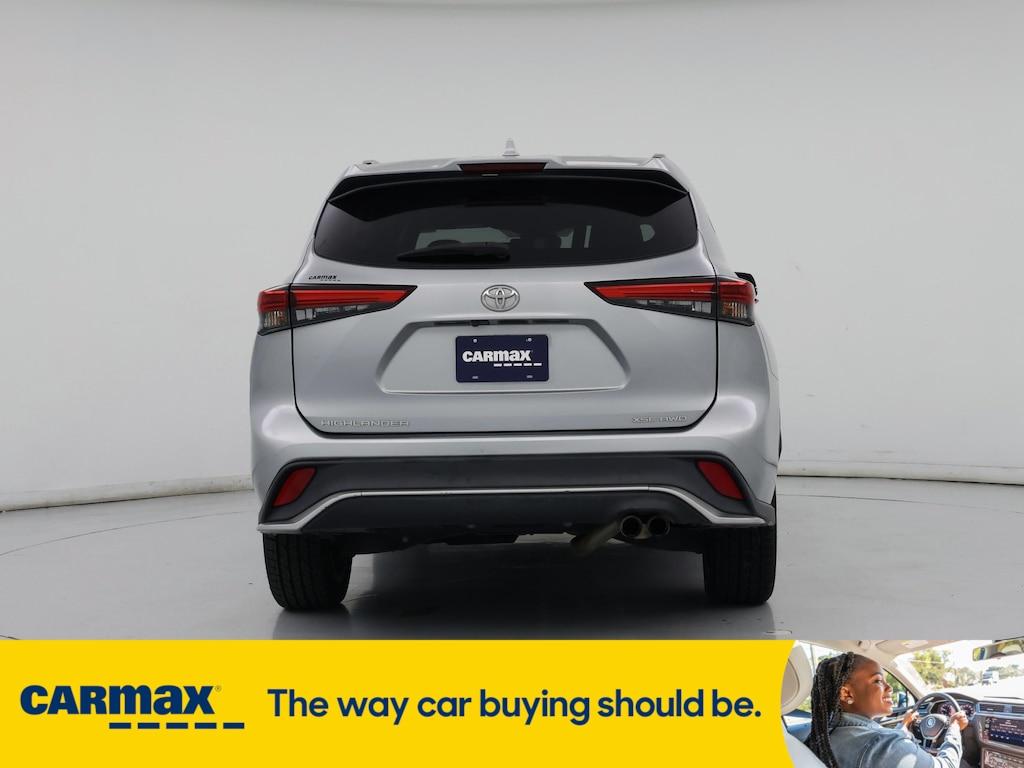 used 2021 Toyota Highlander car, priced at $27,998