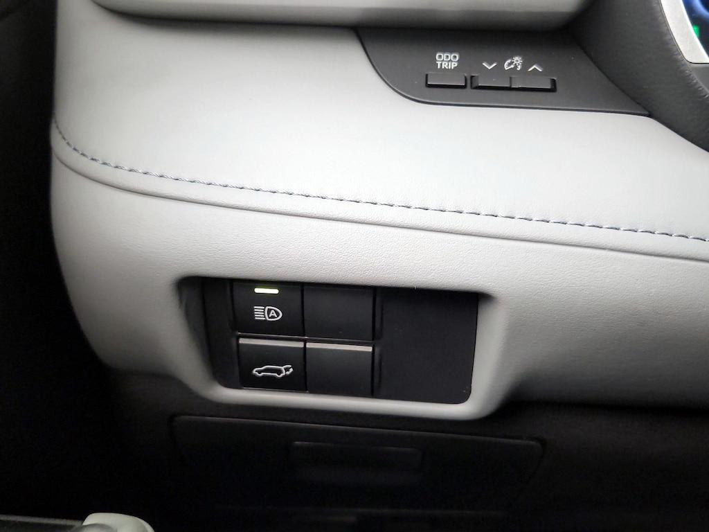 used 2021 Toyota Highlander Hybrid car, priced at $35,998