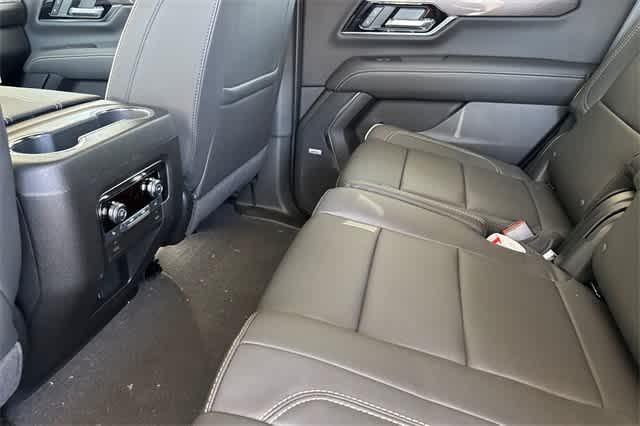 new 2025 GMC Yukon car, priced at $78,975