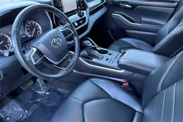 used 2022 Toyota Highlander car, priced at $36,900