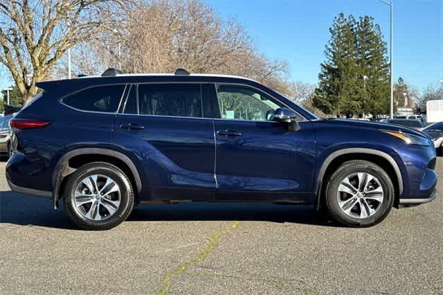 used 2022 Toyota Highlander car, priced at $36,900