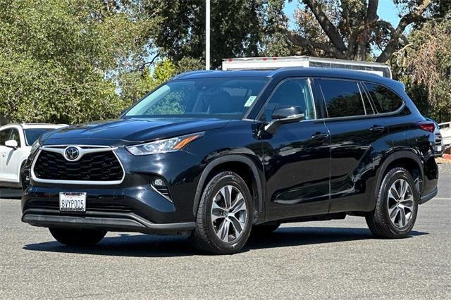 used 2020 Toyota Highlander car, priced at $33,600